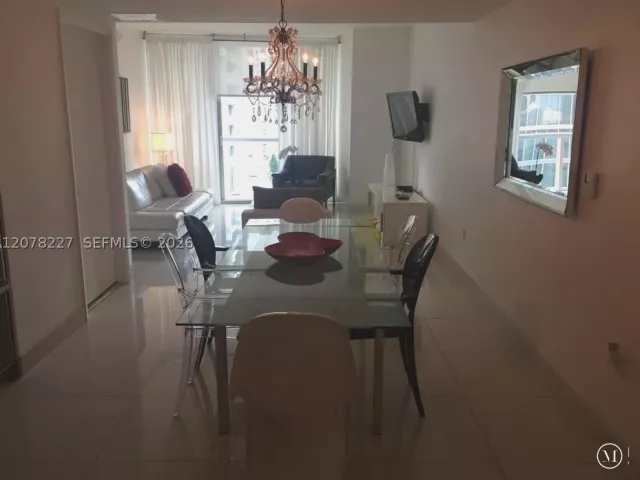 1-bedroom condo for rent in Miami - 485 Brickell Ave 1811 - MondialRealty