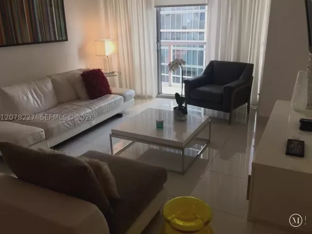 1-bedroom condo for rent in Miami - 485 Brickell Ave 1811 - MondialRealty