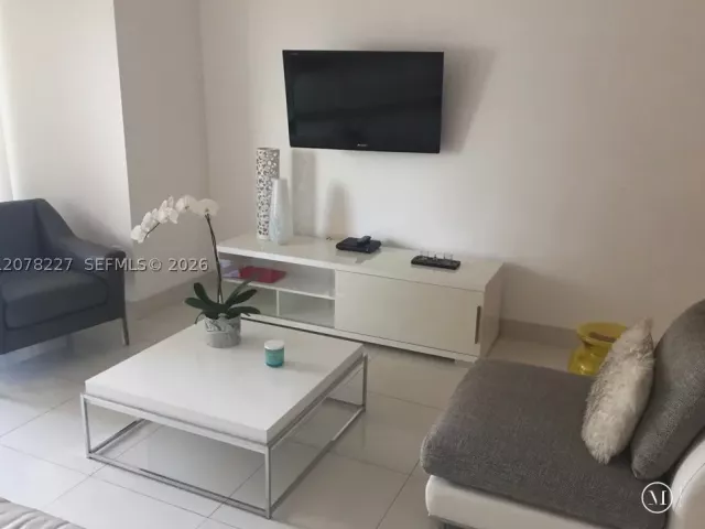 1-bedroom condo for rent in Miami - 485 Brickell Ave 1811 - MondialRealty