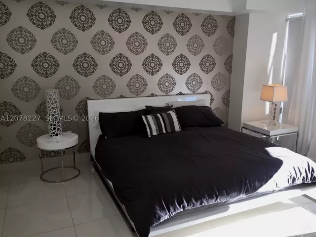 1-bedroom condo for rent in Miami - 485 Brickell Ave 1811 - MondialRealty