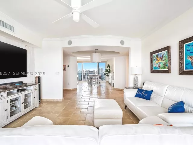 3-bedroom condo for rent in Sunny Isles Beach - 19111 Collins Ave 2705 - MondialRealty