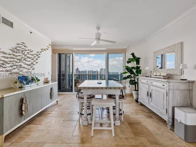 3-bedroom condo for rent in Sunny Isles Beach - 19111 Collins Ave 2705 - MondialRealty
