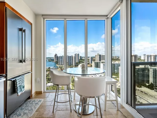 3-bedroom condo for rent in Sunny Isles Beach - 19111 Collins Ave 2705 - MondialRealty