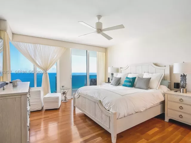 3-bedroom condo for rent in Sunny Isles Beach - 19111 Collins Ave 2705 - MondialRealty