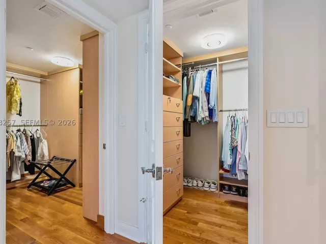 3-bedroom condo for rent in Sunny Isles Beach - 19111 Collins Ave 2705 - MondialRealty