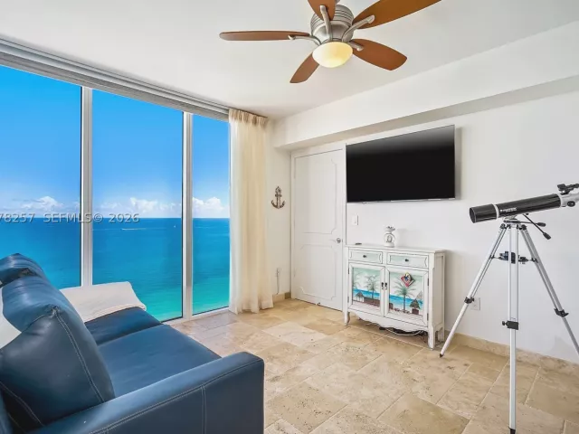 3-bedroom condo for rent in Sunny Isles Beach - 19111 Collins Ave 2705 - MondialRealty