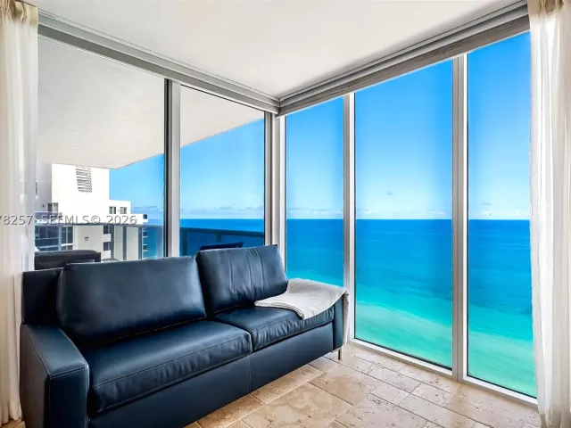 3-bedroom condo for rent in Sunny Isles Beach - 19111 Collins Ave 2705 - MondialRealty