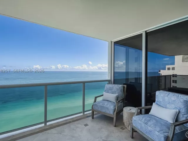 3-bedroom condo for rent in Sunny Isles Beach - 19111 Collins Ave 2705 - MondialRealty
