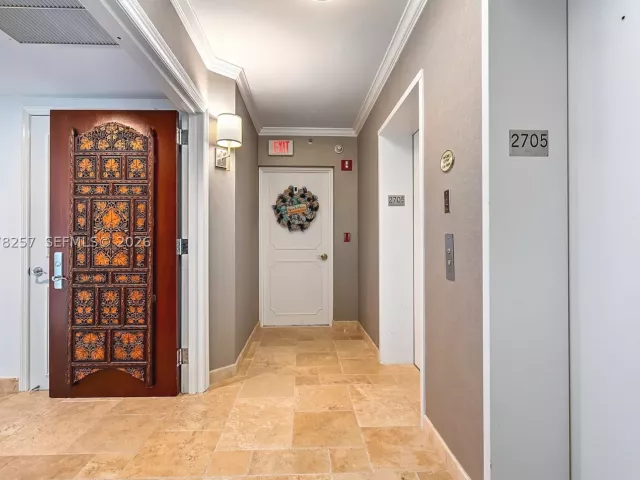 3-bedroom condo for rent in Sunny Isles Beach - 19111 Collins Ave 2705 - MondialRealty