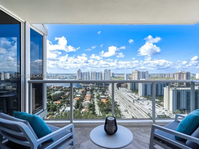 3-bedroom condo for rent in Sunny Isles Beach - 19111 Collins Ave 2705 - MondialRealty