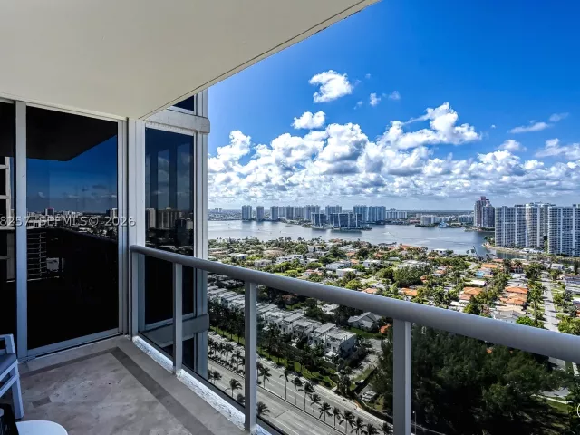 3-bedroom condo for rent in Sunny Isles Beach - 19111 Collins Ave 2705 - MondialRealty