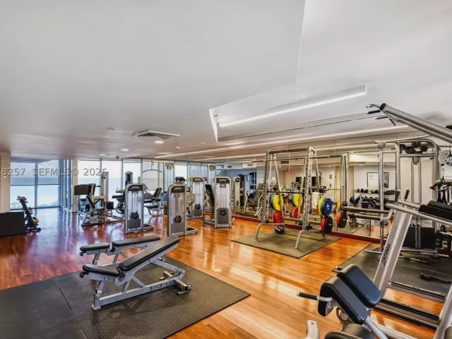 3-bedroom condo for rent in Sunny Isles Beach - 19111 Collins Ave 2705 - MondialRealty