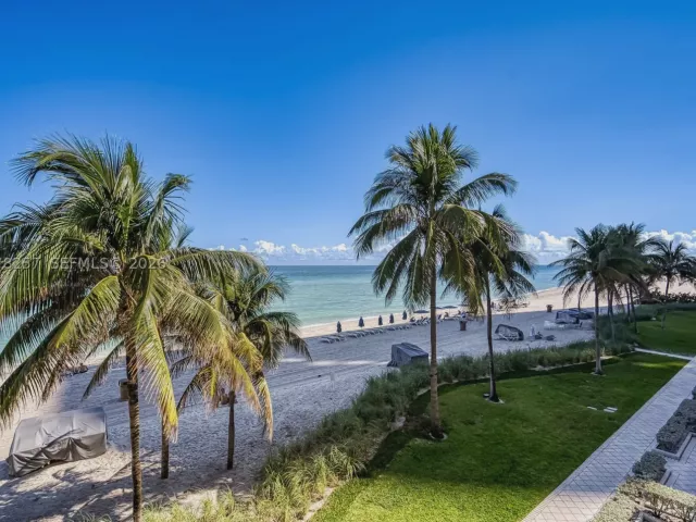 3-bedroom condo for rent in Sunny Isles Beach - 19111 Collins Ave 2705 - MondialRealty