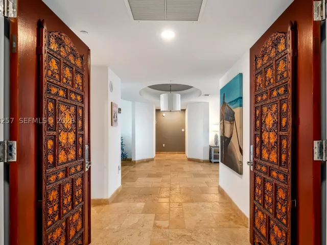 3-bedroom condo for rent in Sunny Isles Beach - 19111 Collins Ave 2705 - MondialRealty