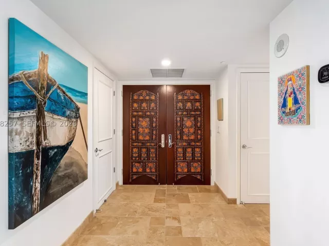 3-bedroom condo for rent in Sunny Isles Beach - 19111 Collins Ave 2705 - MondialRealty