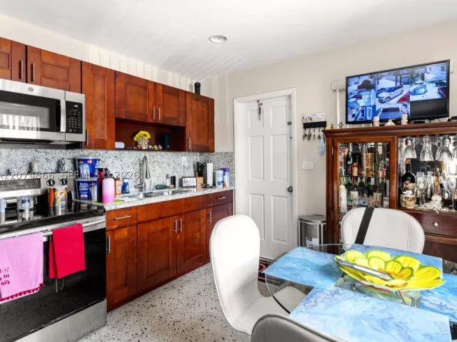 5-bedroom home for sale in Miami - 740 NW 32nd Ct - MondialRealty