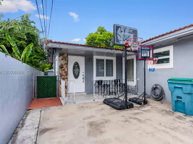 5-bedroom home for sale in Miami - 740 NW 32nd Ct - MondialRealty