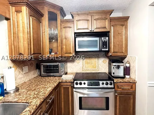 3-bedroom home for sale in Miami - 14719 SW 44th Ln - MondialRealty