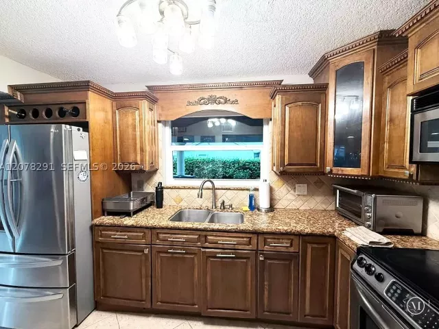 3-bedroom home for sale in Miami - 14719 SW 44th Ln - MondialRealty