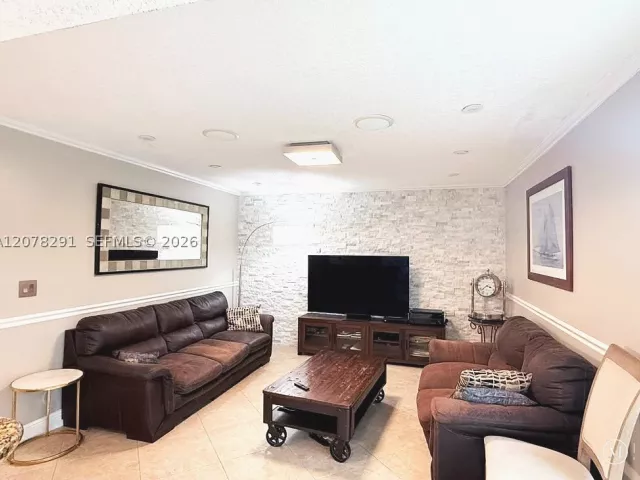 3-bedroom home for sale in Miami - 14719 SW 44th Ln - MondialRealty