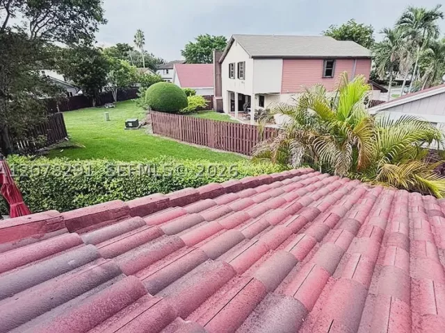 3-bedroom home for sale in Miami - 14719 SW 44th Ln - MondialRealty