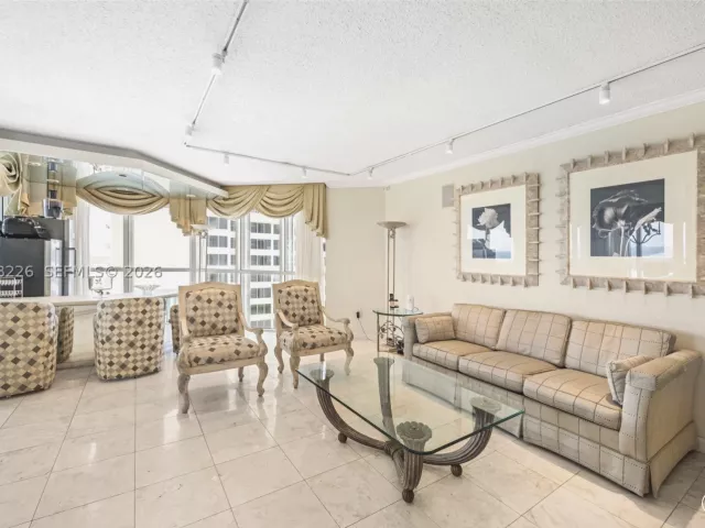 3-bedroom condo for sale in Sunny Isles Beach - 16711 Collins Ave 907 - MondialRealty