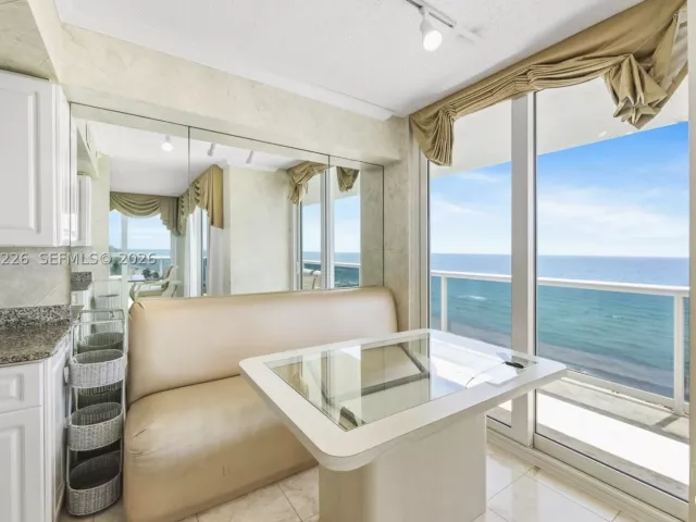 3-bedroom condo for sale in Sunny Isles Beach - 16711 Collins Ave 907 - MondialRealty