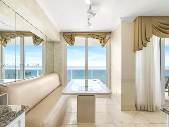 3-bedroom condo for sale in Sunny Isles Beach - 16711 Collins Ave 907 - MondialRealty