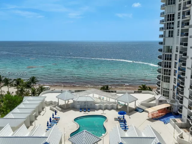 3-bedroom condo for sale in Sunny Isles Beach - 16711 Collins Ave 907 - MondialRealty