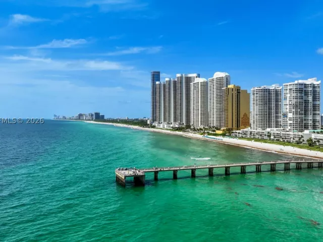 3-bedroom condo for sale in Sunny Isles Beach - 16711 Collins Ave 907 - MondialRealty