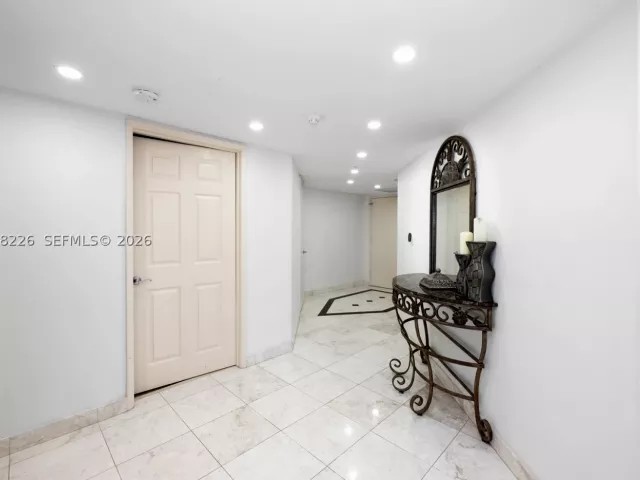 3-bedroom condo for sale in Sunny Isles Beach - 16711 Collins Ave 907 - MondialRealty