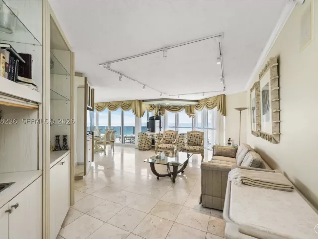 3-bedroom condo for sale in Sunny Isles Beach - 16711 Collins Ave 907 - MondialRealty