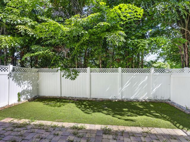 4-bedroom home for rent in Pompano Beach - 433 NE 1ST Street - MondialRealty