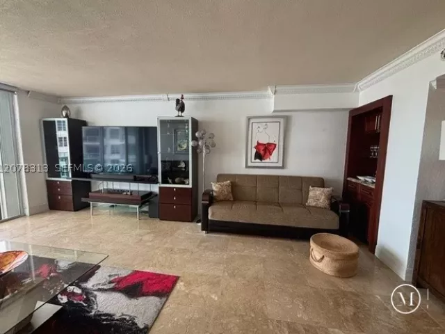 1-bedroom condo for rent in Miami Beach - 5151 Collins Ave 1036 - MondialRealty