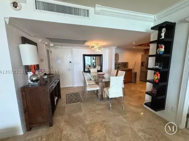 1-bedroom condo for rent in Miami Beach - 5151 Collins Ave 1036 - MondialRealty