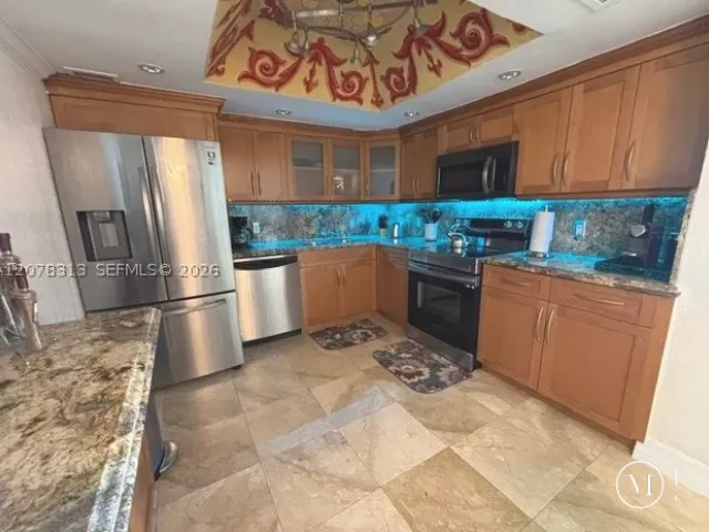 1-bedroom condo for rent in Miami Beach - 5151 Collins Ave 1036 - MondialRealty