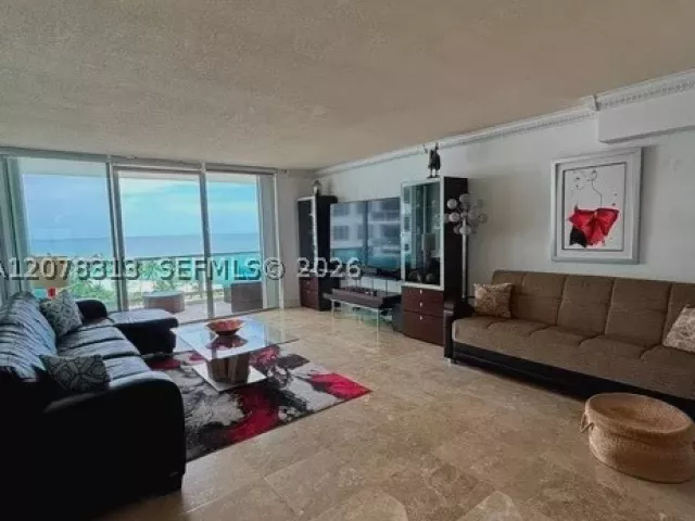 1-bedroom condo for rent in Miami Beach - 5151 Collins Ave 1036 - MondialRealty