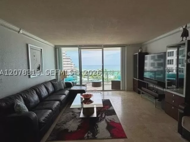 1-bedroom condo for rent in Miami Beach - 5151 Collins Ave 1036 - MondialRealty