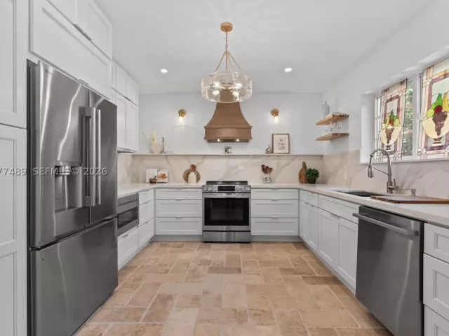 5-bedroom home for sale in Coral Gables - 1202 Granada Blvd - MondialRealty