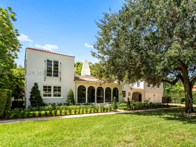 5-bedroom home for sale in Coral Gables - 1202 Granada Blvd - MondialRealty