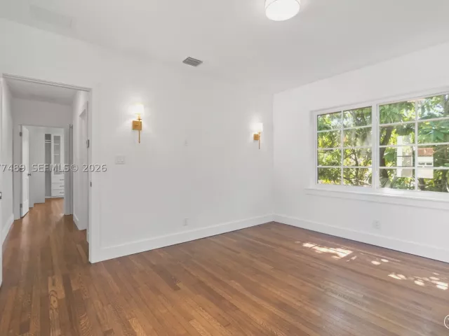 5-bedroom home for sale in Coral Gables - 1202 Granada Blvd - MondialRealty