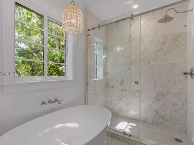 5-bedroom home for sale in Coral Gables - 1202 Granada Blvd - MondialRealty