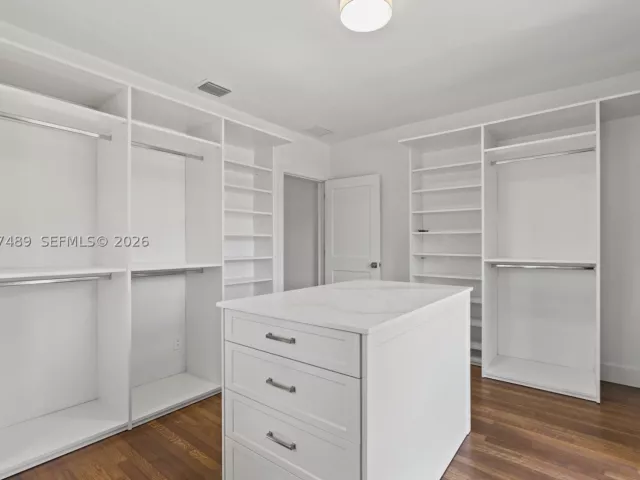 5-bedroom home for sale in Coral Gables - 1202 Granada Blvd - MondialRealty