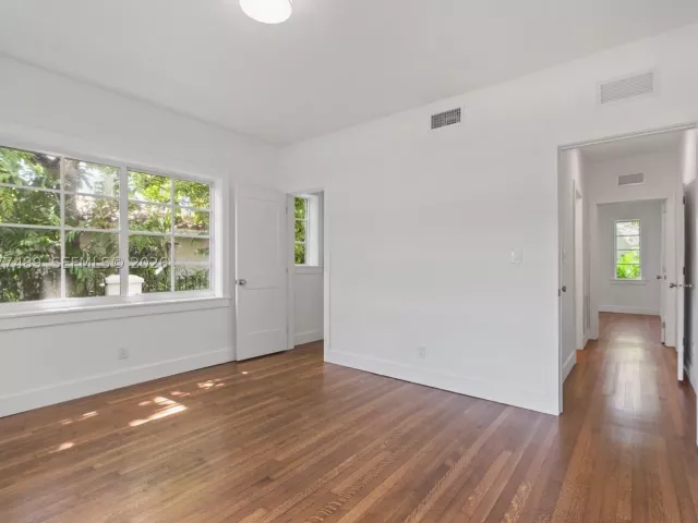 5-bedroom home for sale in Coral Gables - 1202 Granada Blvd - MondialRealty