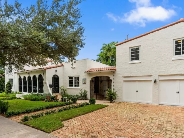 5-bedroom home for sale in Coral Gables - 1202 Granada Blvd - MondialRealty