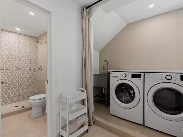 5-bedroom home for sale in Coral Gables - 1202 Granada Blvd - MondialRealty