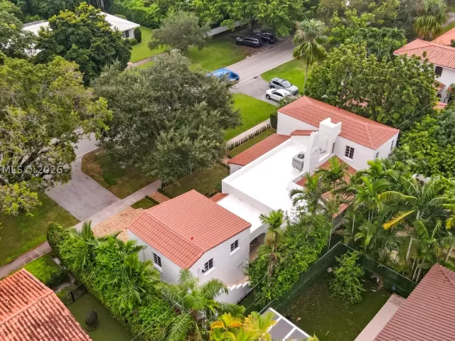 5-bedroom home for sale in Coral Gables - 1202 Granada Blvd - MondialRealty