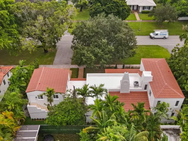 5-bedroom home for sale in Coral Gables - 1202 Granada Blvd - MondialRealty