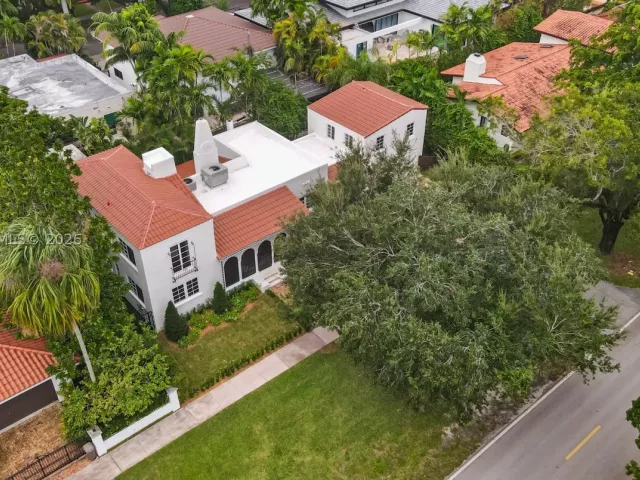 5-bedroom home for sale in Coral Gables - 1202 Granada Blvd - MondialRealty