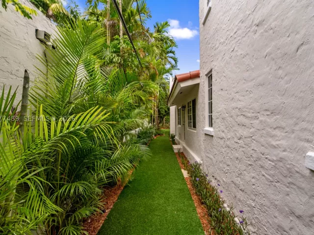 5-bedroom home for sale in Coral Gables - 1202 Granada Blvd - MondialRealty